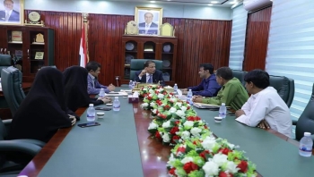 المحافظ بن ياسر يترأس اجتماعاً لمناقشة أوضاع الطلبة في الخارج