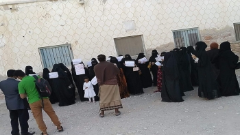 المهرة : مظاهرة نسائية احتجاجاً على أزمة الوقود التي تعيشها المحافظة