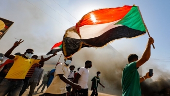 السودان : إنقلاب عسكري يواجه بدعوات دولية وإقليمية قلقة