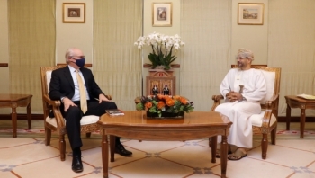 المبعوث الأمريكي يلتقي وزير الخارجية العماني ضمن جهود إحلال السلام في اليمن