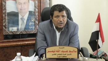 السلطة المحلية بمحافظة المهرة تنفي علاقتها بالمدرسة الديمقراطية وعدم رعايتها لبرلمان الأطفال غير القانوني