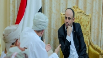 الوفد العماني ينجح في الإفراج عن طاقم السفينه الإماراتية روابي المحتجزين من قبل الحوثيين