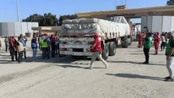 قمة دولية فاشلة بالقاهرة وصول أولى دفعة مساعدات إلى غزة