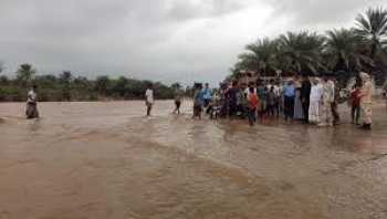 سقطرى .. دخول العاصفة المدارية الأرخبيل وهطول أمطار غزيرة و مكتب التربية يعلّق الدراسة