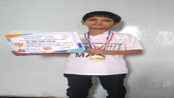 طالب يمني "عيسى الرقيمي" يتأهل للمنافسة في البطولة العربية لمسابقة الحساب الذهني