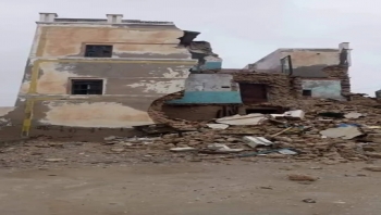 المهرة ..لجنة الاعتصام تسير قافلة مساعدات للمتضررين من الإعصار في مديرية حصوين