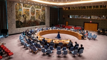 مجلس الأمن يجدد بالإجماع للعقوبات ويمدد عمل فريق الخبراء في اليمن