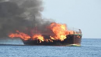 القيادة المركزية الأمريكية: حريق وأضرار في سفينة صينية استهدفها الحوثيون في البحر الأحمر