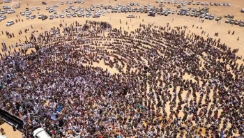 حضرموت .. حشود قبلية ضخمة بمنطقة الهضبة استجابة لدعوة المؤتمر الجامع وحلف القبائل الحضرمية