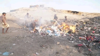 المهرة .. مكتب الصناعة والتجارة يتلف كميات من المواد الغذائية المنتهية والتالفة