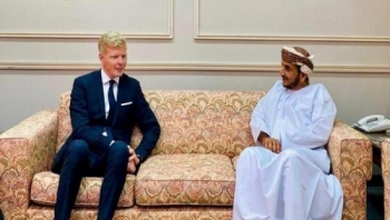 مسقط.. المبعوث الأممي يلتقي مسؤولين عمانيين وقيادات حوثية يقول إنهم ناقشوا المسار السياسي والإنساني في اليمن