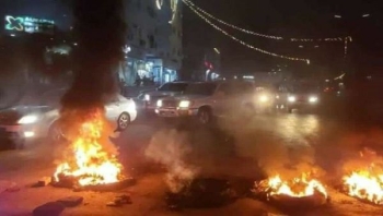عدن ..احتجاجات غاضبة تندد بتدهور خدمة الكهرباء