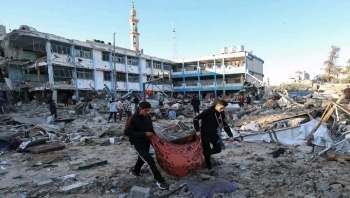 غزة .. مجزرة إسرائيلية مروعة تُحول مدرسة نازحين إلى مقبرة جماعية