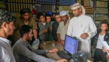 حملة ميدانية لضبط الأسعار في أسواق المهرة تزامنًا مع تحسن العملة الوطنية