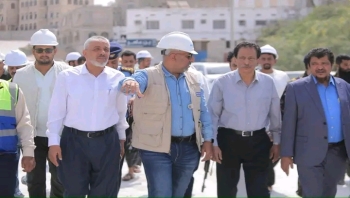 محافظ المهرة يفتتح مشروع الرصف الحجري بشوارع الغيضة المنخفضة