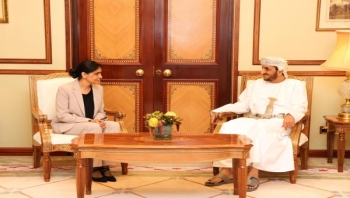 سلطنة عمان وبريطانيا تبحثان دعم الجهود الرامية لحل الأزمة اليمنية