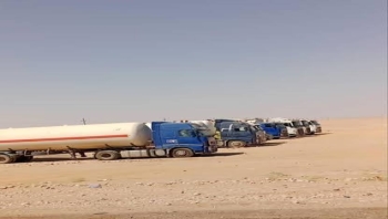 جنود في الحزام الأمني يحتجزون ناقلات وقود مخصصة لعدن احتجاجًا على تأخر الرواتب