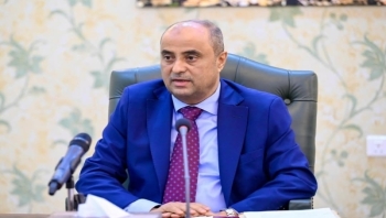 رئيس الوزراء اليمني يوجه بتقييد سفر المسؤولين ويشدد على الحضور الدائم في عدن