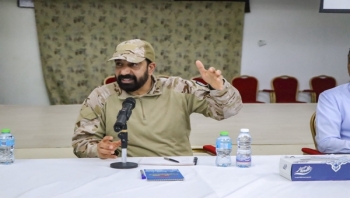 توجيهات إماراتية تُبقي قائد قوات الدعم الأمني في مقر المنطقة العسكرية الأولى