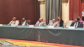 الوفد الحكومي يعلن التوصل إلى  اتفاق برعاية عمانية للإفراج عن 2900 محتجز من بينهم قحطان