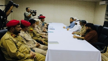 عدن.. بحث خطة إخراج المعسكرات وإعادة تموضعها خارج حدود المحافظة