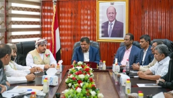 السلطة المحلية بالمهرة تبحث مع الهيئة العُمانية مكرمة السلطنة لـ3500 معلم ومعلمة