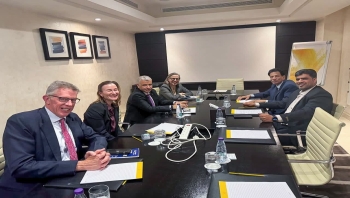 محافظ المهرة يبحث مع فريق المبعوث الأممي خصوصية المحافظة وأوضاعها العامة