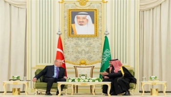 السعودية وتركيا تؤكدان دعمهما لوحدة اليمن وسيادته ورفض أي محاولات تهدف إلى تقسيمه