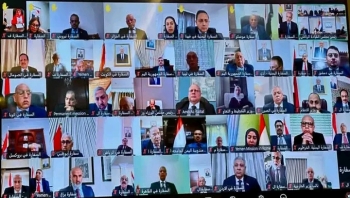 العليمي يتمسك بالاختصاصات الحصرية للدولة في ملف المطارات وصنعاء تجدد مطالبها برفع الحصار الكامل