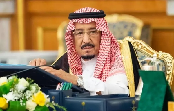 الملك سلمان: السعودية ستدافع عن أراضيها ومنشآتها أيا كان مصدر هذه الهجمات