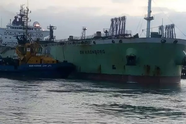 عدن.. وصول سفينة على متنها 59 ألف طن متري من الديزل لميناء الزيت مخصصة لوزارة الكهرباء