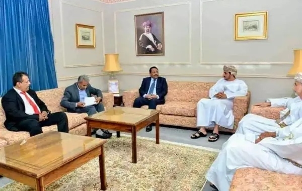 الجبواني يبحث مع مسؤول عماني مستجدات الأحداث في اليمن