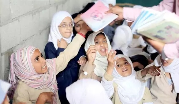 مع بدء العام الدراسي.. الحوثيون يفتتحون سوقًا سوداء للكتاب المدرسي