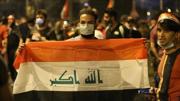 قوات الأمن العراقية تجبر محتجين على التقهقر لميدان رئيسي وتقتل خمسة