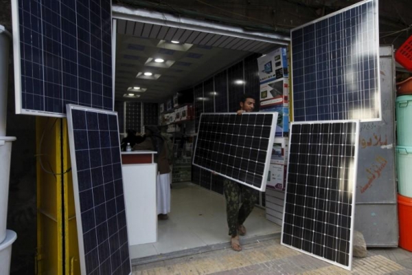 بالطاقة الشمسية.. اليمنيون يتحايلون على أزمة طاقة ولدتها الحرب