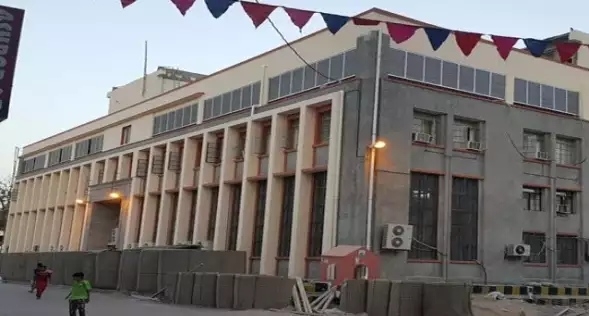 وزارة الداخلية تتهم البنك المركزي بالمماطلة في صرف رواتب منتسبيها