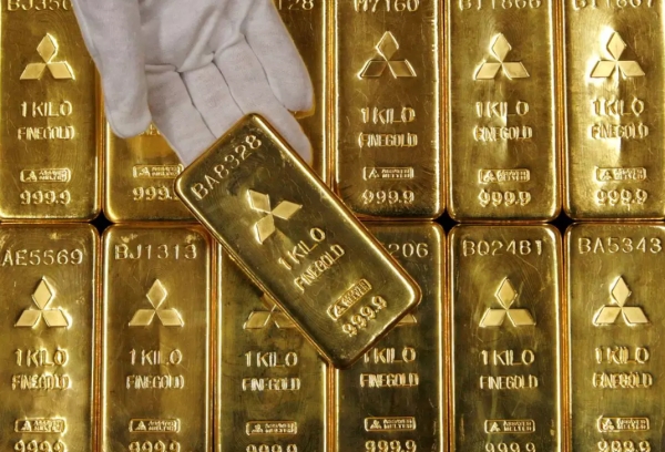 الذهب يتراجع عن مستوى 1600 دولار والأسواق تترقب رد فعل أمريكا