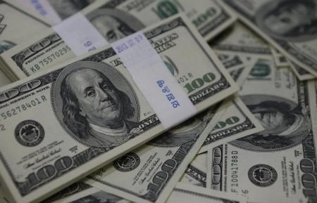 الدولار تخطى حاجز 600 ريال.. هبوط الريال بصنعاء يكشف هشاشة إجراءات الحوثيين