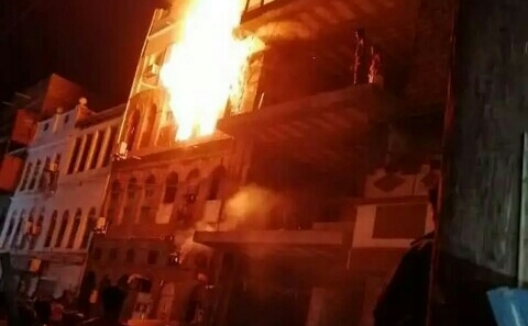 عدن.. وفاة 3 نساء وإصابة 9 بينهم أطفال بحريق شب في منزل بحي كريتر