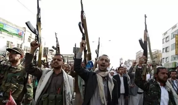 الحكومة الشرعية تنفي ما يروجه إعلام الحوثي عن محادثات مع قيادات المحافظات المحررة
