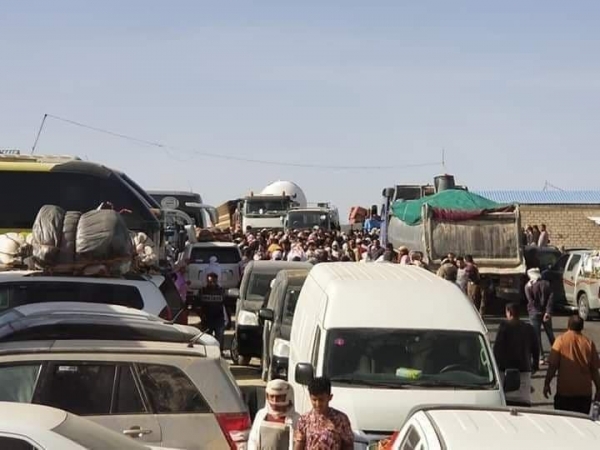 جمعوا آلاف المسافرين في مكان واحد لا تتوفر فيه أبسط مقومات الحياة.. هكذا يحارب الحوثيون فيروس كورونا