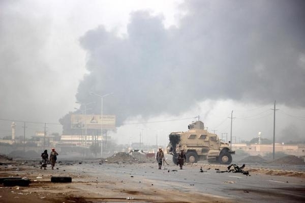 إصابة 7 عمال بقصف حوثي استهدف مجمع صناعي في الحديدة