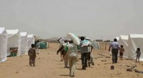 "الهجرة الدولية" تعلن توزيع مساعدات إغاثية على 10 آلاف نازح في اليمن