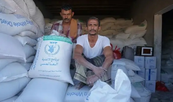 برنامج الأغذية العالمي يخفض المساعدات الغذائية في اليمن إلى النصف