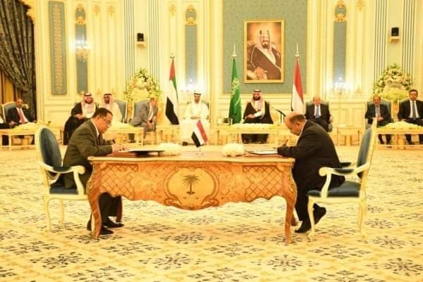 مسؤول يمني يدعو الحكومة للانسحاب من اتفاق الرياض