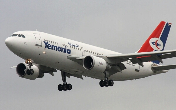 منظمتان تدينان منع التحالف رحلة لطيران اليمنية من الهبوط في مطار عدن