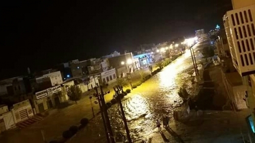 أمطار غزيرة بحضرموت تتسبب بقطع الطرق وتشقق بعض المنازل التاريخية في شبام