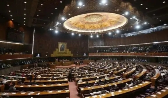 البرلمان الدولي يتوعد بالتصدي لانتهاكات الحوثيين بحق أعضاء البرلمان اليمني