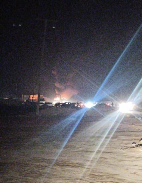 المهرة : وفاة شخص وإصابة ثمانية آخرين إثر حريق في مصنع ثلج بـ"محَيْفِيف" في المهرة