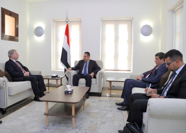 رئيس الوزراء يلتقي السفير الأمريكي لدى اليمن ويبحث معه الاوضاع في اليمن
